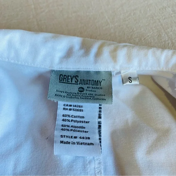 Greys Anatomy Women’s 3-Button Long Sleeve White Lab Coat Scrub Top Size Size S - Picture 9 of 15